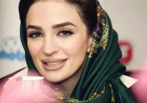 تصویر نادری از « عسل بدیعی و زهرا داوودنژاد» در فرودگاه امام خمینی