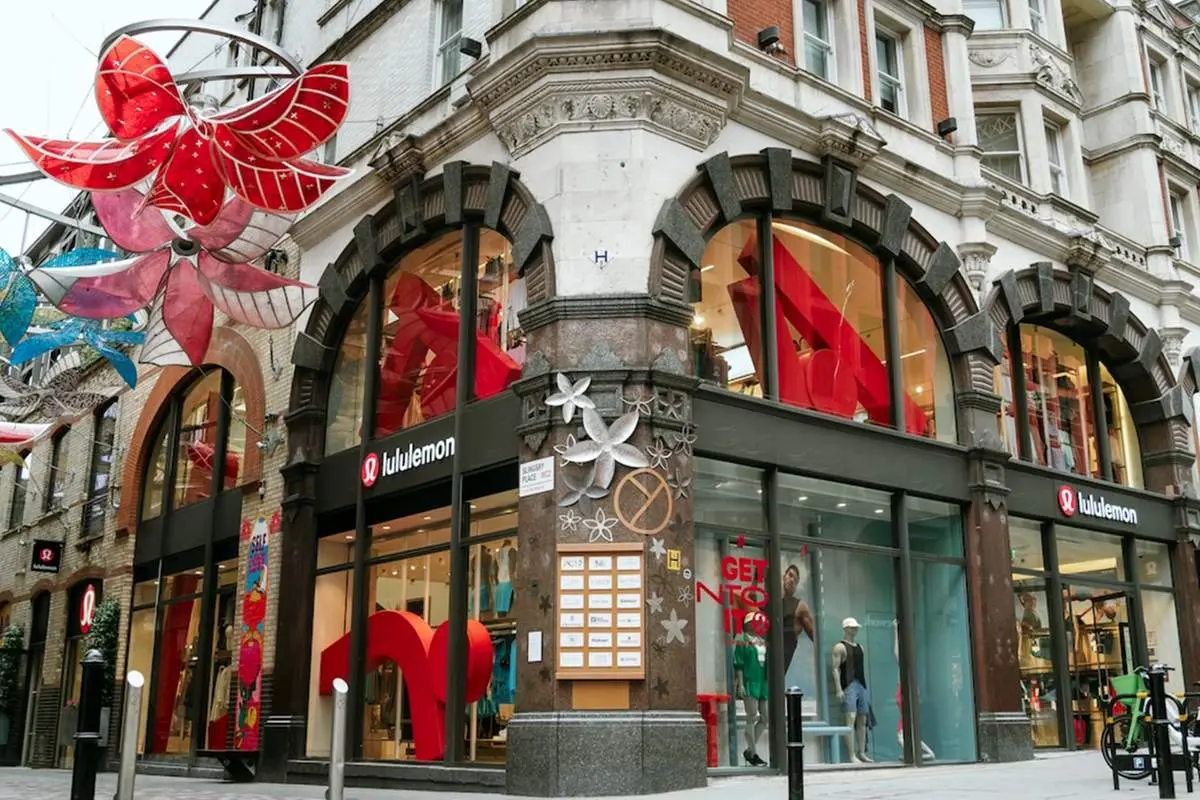 چگونه بنیان‌گذار Lululemon پس از سال‌ها شکست، امپراتوری ورزشی ساخت؟