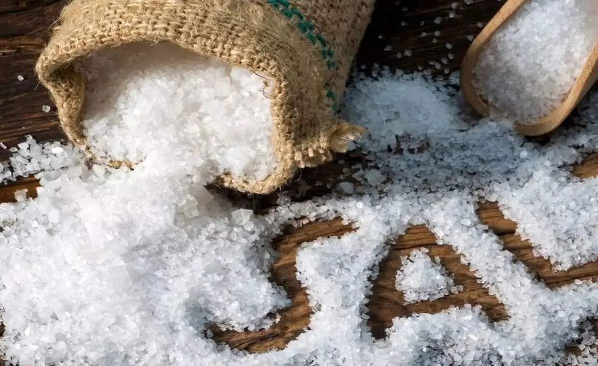 ۸ باور غلط در مورد نمکها که باید بدانید+ اینفوگرافیک