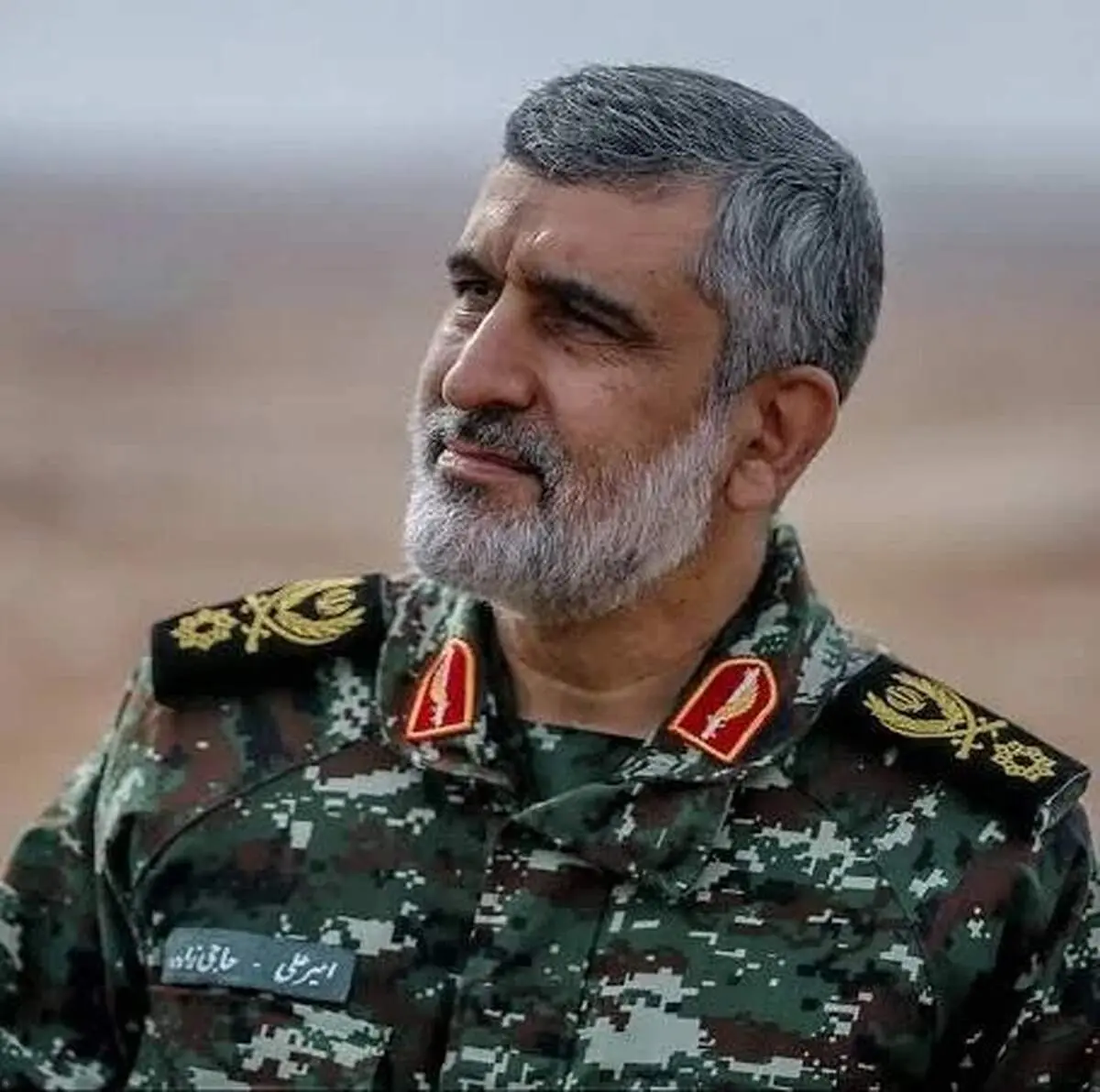 عکس کمتر دیده شده سرداران شهید امیرعلی حاجی‌زاده و محمود باقری در دوران دفاع مقدس