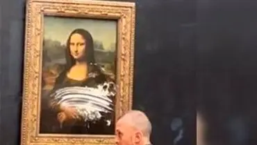 لحظه سوپ پاشی دو زن معترض روی نقاشی مونالیزا !+ فیلم