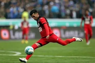 محسن مسلمان رسما پرسپولیسی شد