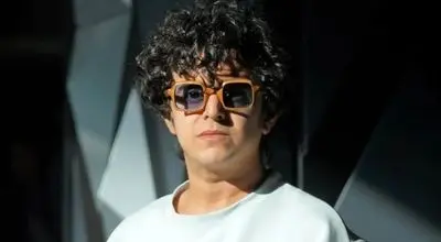 امیرمحمد: نمی‌دونم چی بگم، دارم دِق می‌کنم