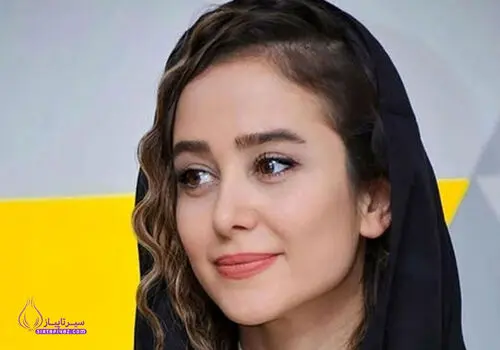 استایل خاص الناز حبیبی د راکران عینک قرمز + عکس