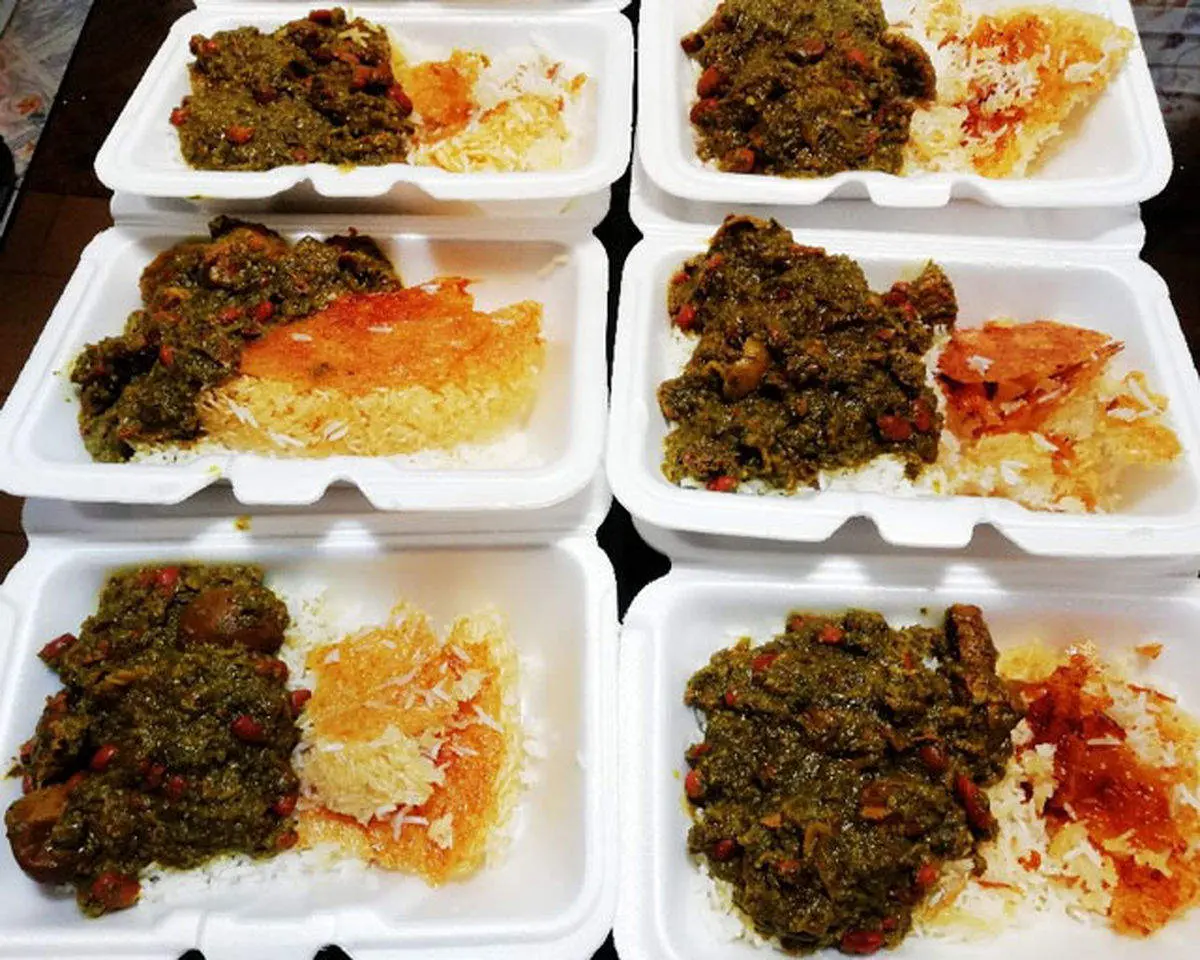 طرز تهیه قورمه سبزی نذری برای ۵۰ تا ۲۰۰ نفر؛ فوت و فن قورمه سبزی خوشمزه هیئتی