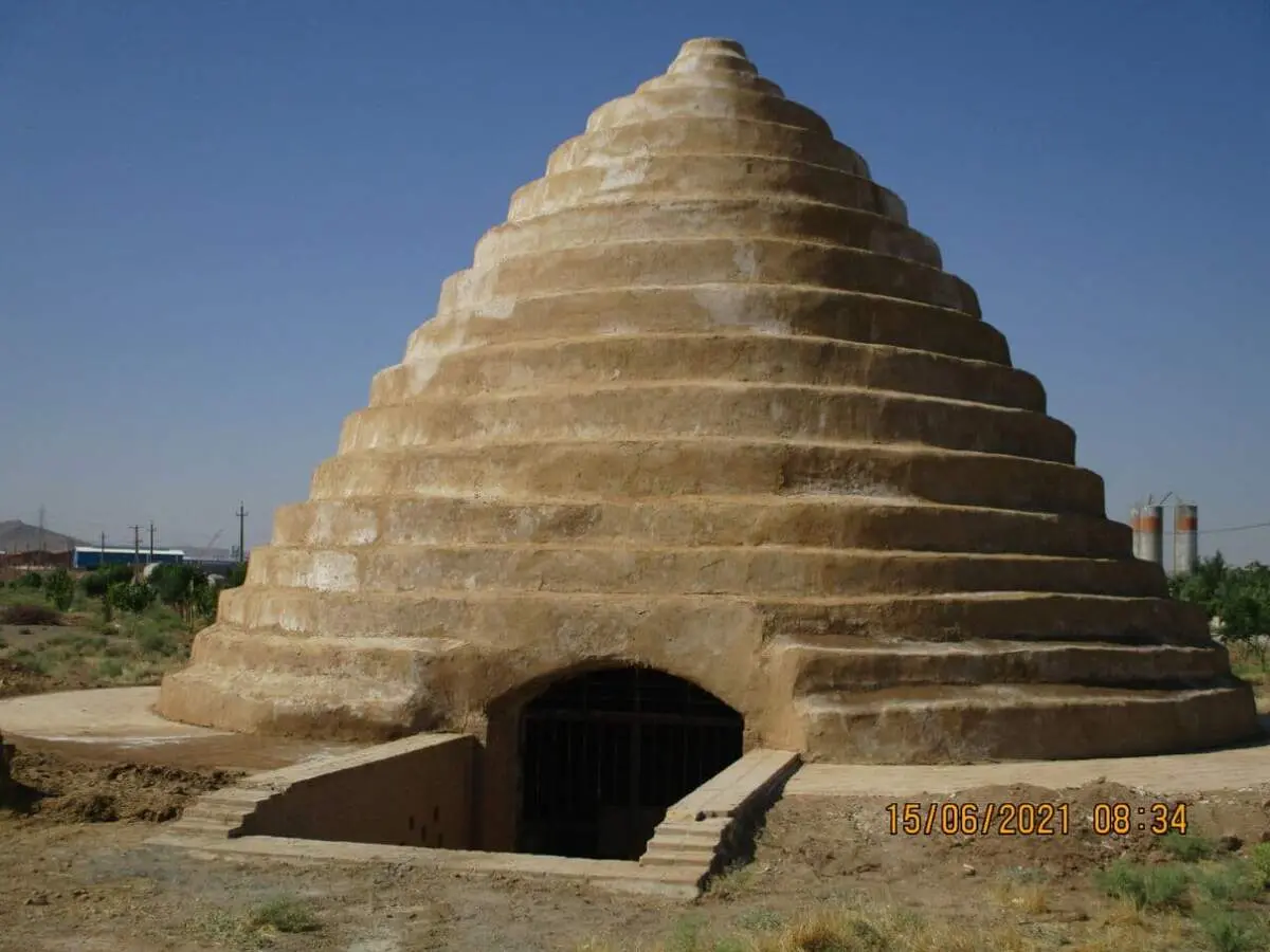 یخچال باستانی مهدی‌آباد؛ شاهکار مهندسی سنتی در دل زرندیه + عکس 