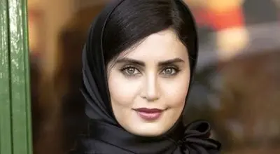 تیپ و چهرۀ «الناز شاکردوست» در مراسم جشن حافظ؛ سال 99