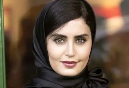 تیپ و چهرۀ «الناز شاکردوست» در مراسم جشن حافظ؛ سال 99