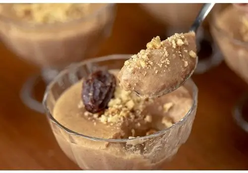 ۳ نوع دسر خرما با ژلاتین، گردو و شیر برای ماه رمضان
