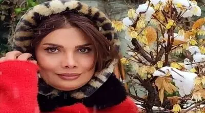 چهرۀ «عاطفه رضوی» 27 ساله با چادرنماز؛ سال 74