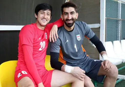 سردار آزمون جایزه طلایی را از منصوریان گرفت