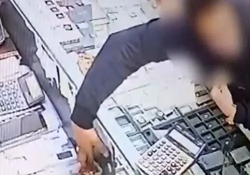 سرقت ماهرانه زن و شوهر از طلافروشی +فیلم