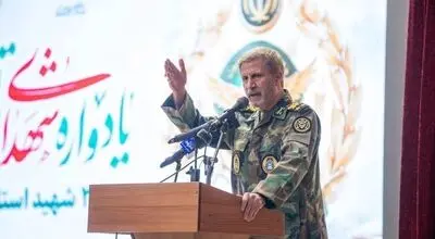 فرمانده کل ارتش: نیروهای مسلح مقتدرانه مقابل دشمن ایستاده‌اند
