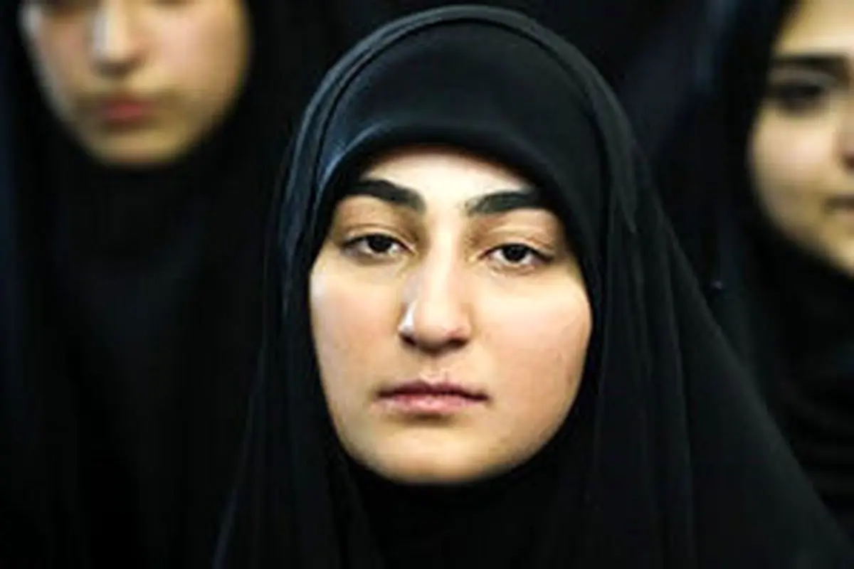عکسی از زینب و نرجس سلیمانی در دیدار با رهبر انقلاب