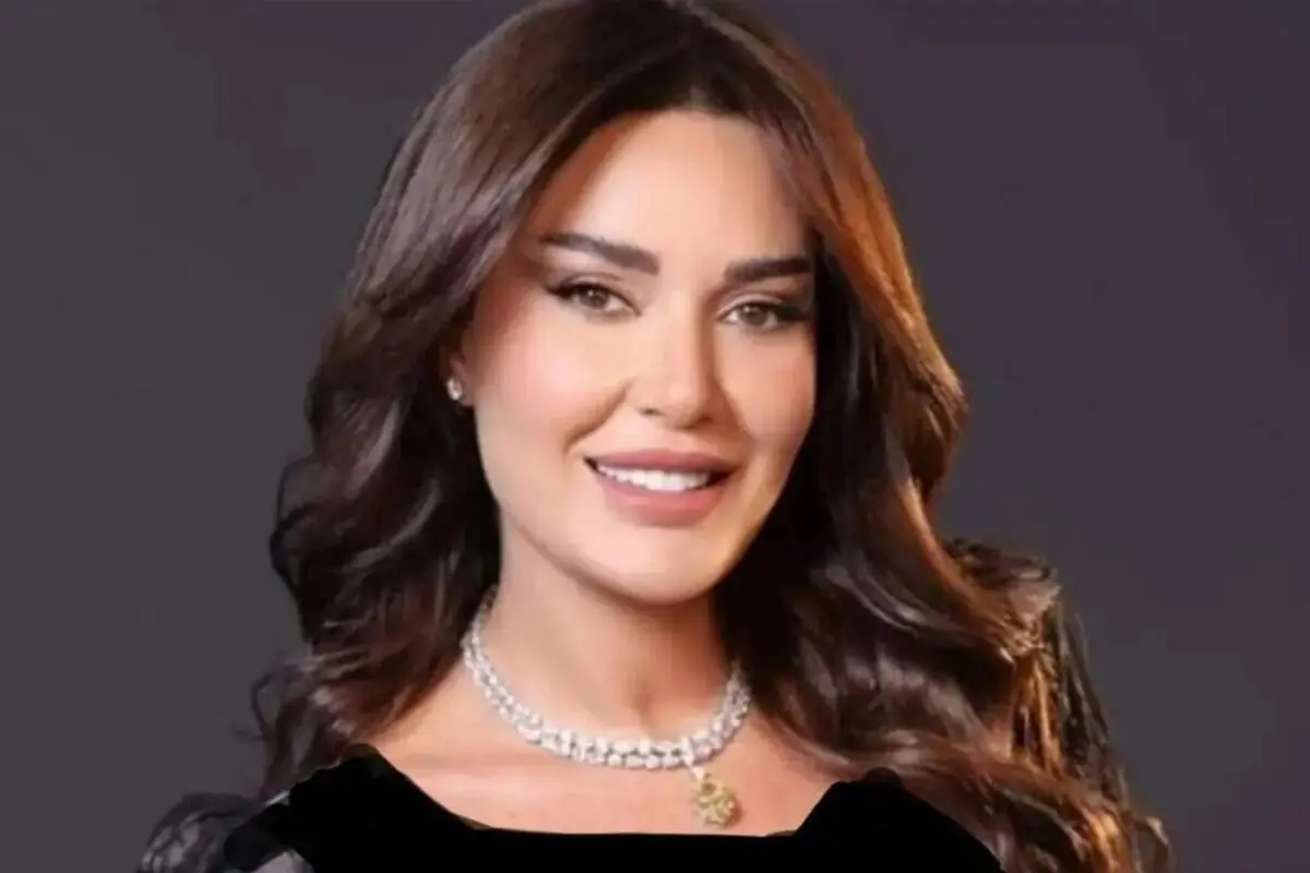 عکسی عاشقانه از زیباترین خواننده زن عرب و همسرش
