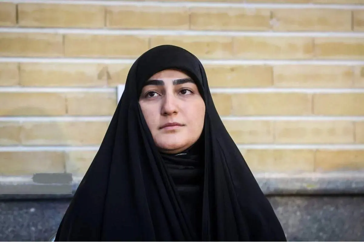 واکنش تند زینب سلیمانی دختر حاج قاسم به آتش‌ زدن پرچم ایران در یکی از دانشگاه‌ ها