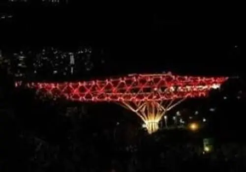 پل طبیعت به رنگ پرچم ایران درآمد+ عکس