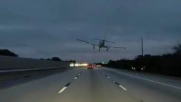 تصاویر تکان‌دهنده از سقوط هواپیمای سبک روی خودرو در آمریکا+ فیلم