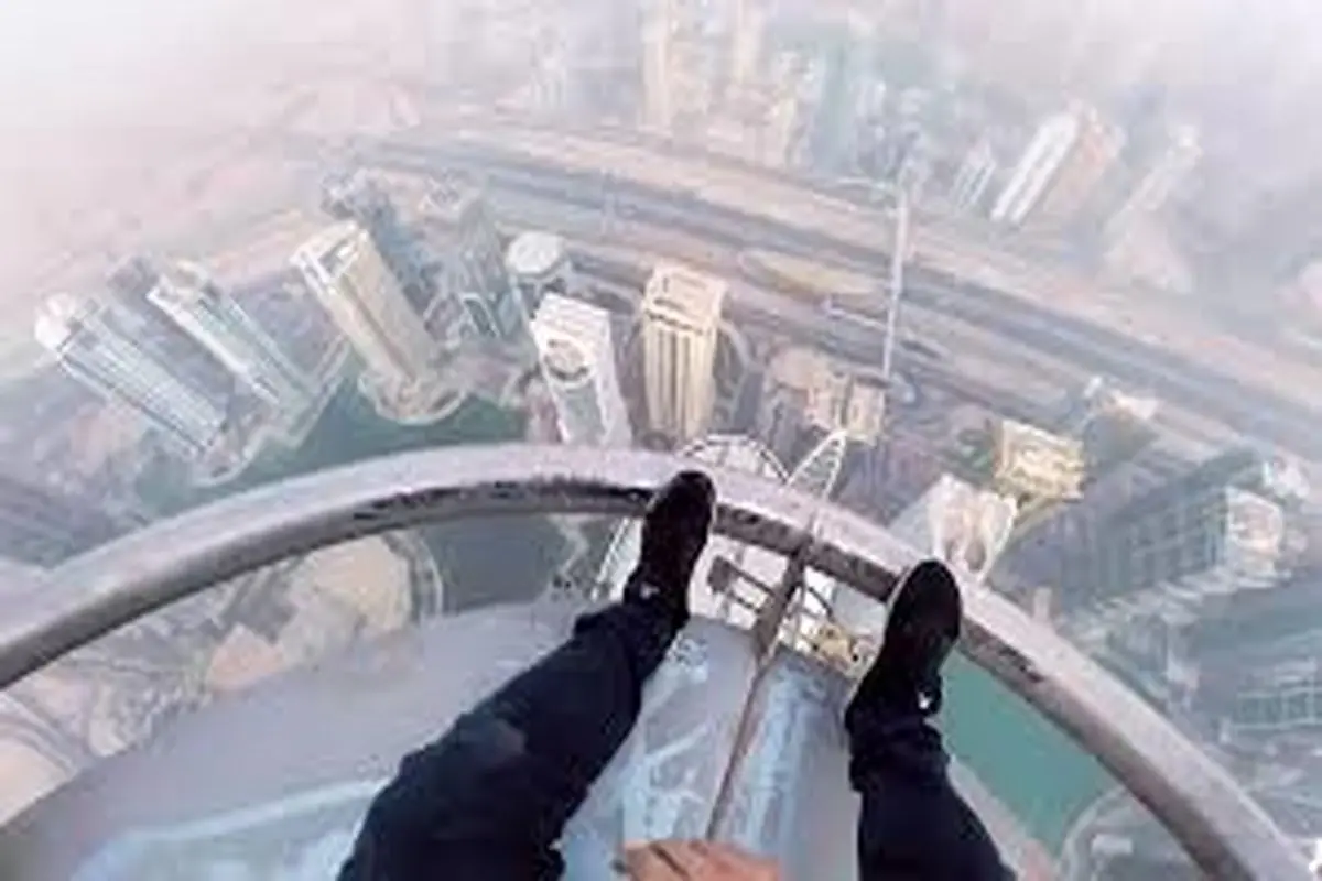 پرش شیخ حمدان ولیعهد دبی از برج خلیفه!

