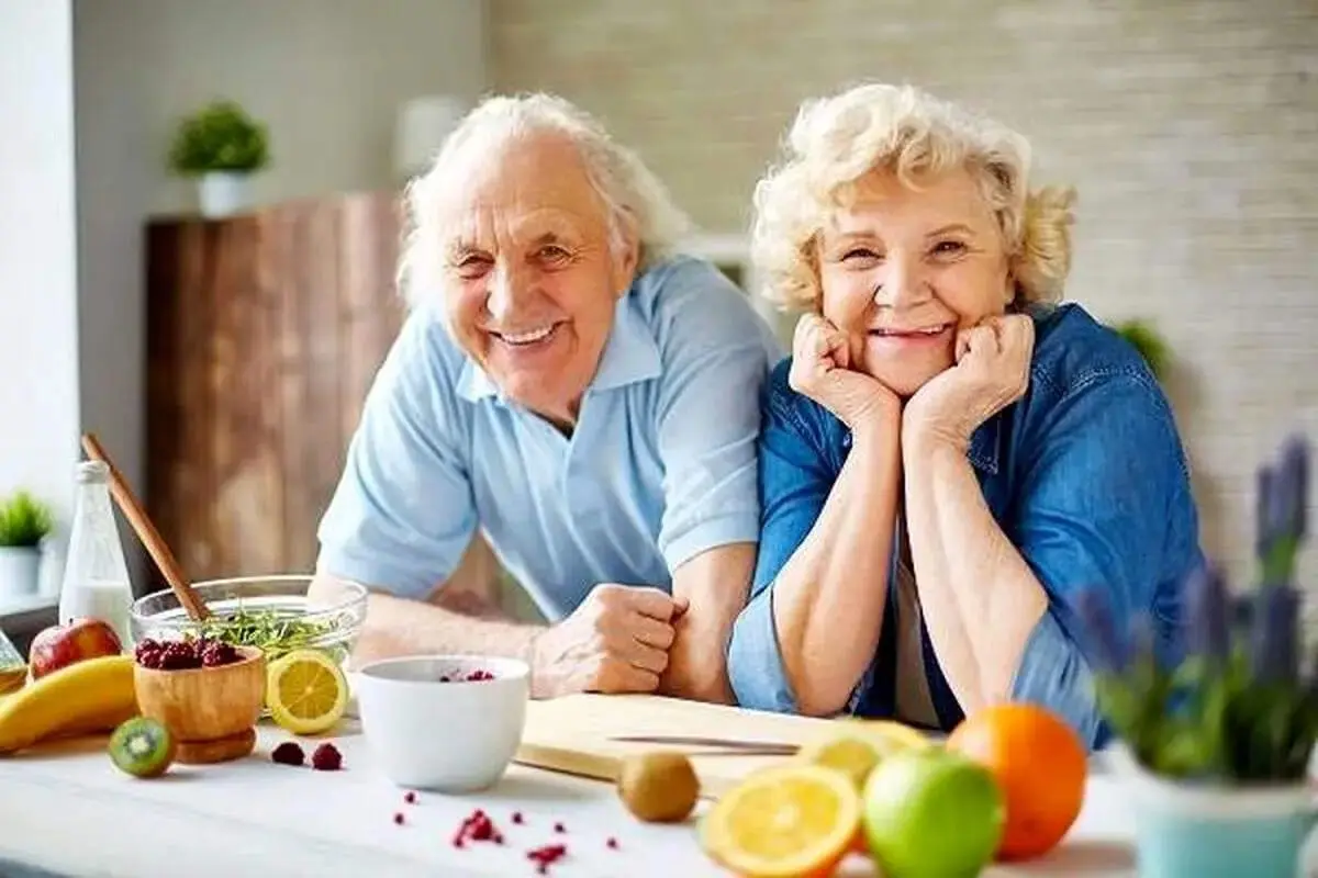 چگونه با تغذیه مناسب، بعد از ۵۰ سالگی سالم بمانیم؟
