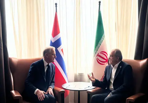 رئیس‌جمهور در دیدار جمعی از فعالان ضدجنگ در نیویورک: گفت‌وگوی تحت فشار فایده ندارد