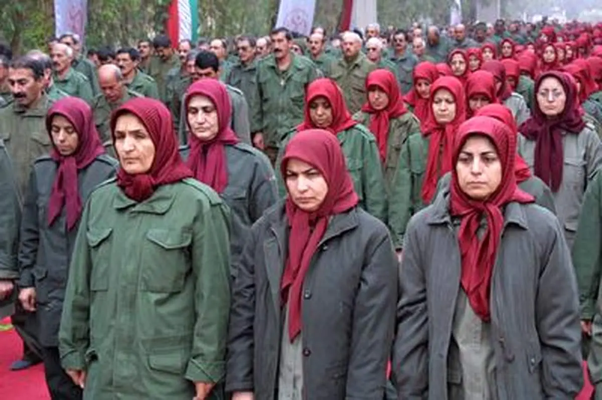 وقتی حاج قاسم مواضع منافقین در پادگان اشرف را درهم کوبید+ فیلم