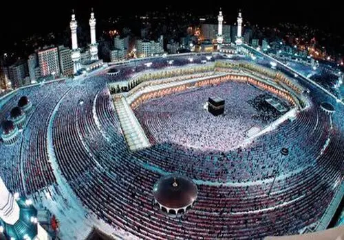 حمله عجیب مجری تلویزیون به عضو دفتر رهبری + عکس