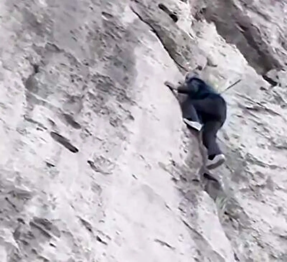 این پیرمرد دست کمی از اسپایدر من نداره!+ فیلم