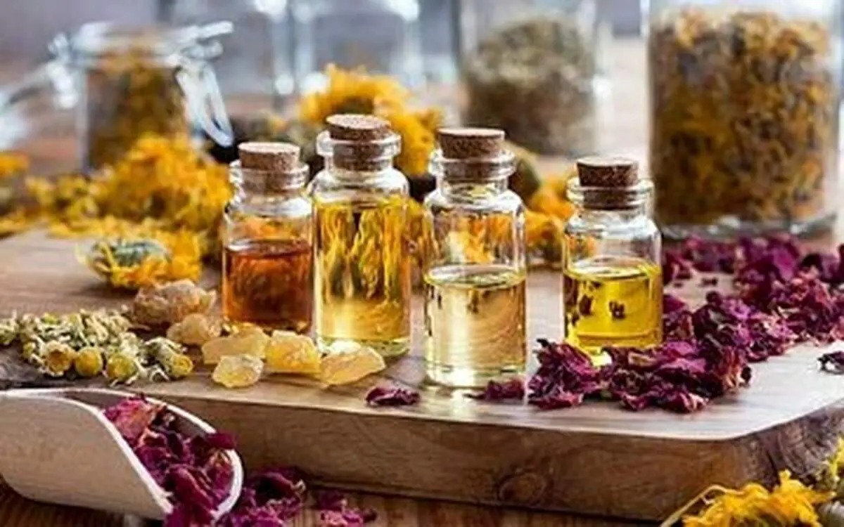 با خواص معجزه آسای عرقیات گیاهی آشنا شوید