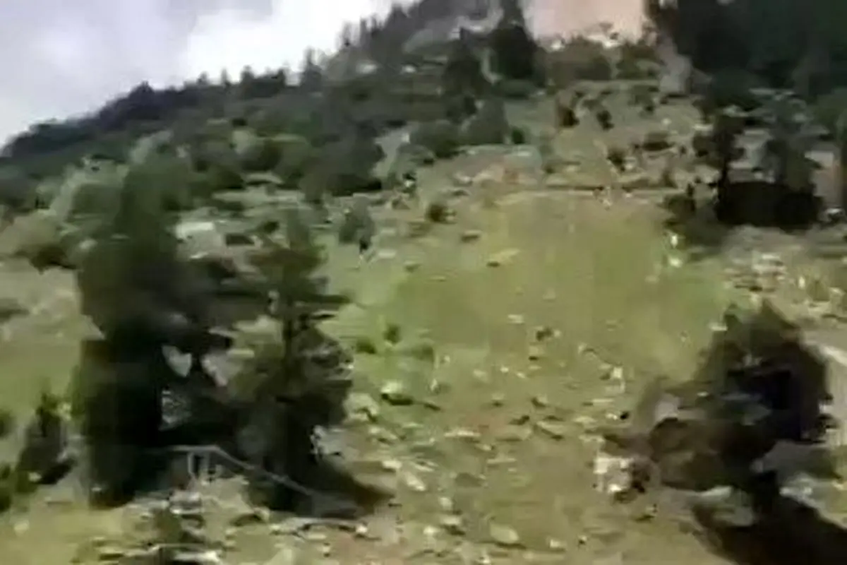 لحظه وحشتناک ریزش کوه و وحشت گردشگران+ فیلم