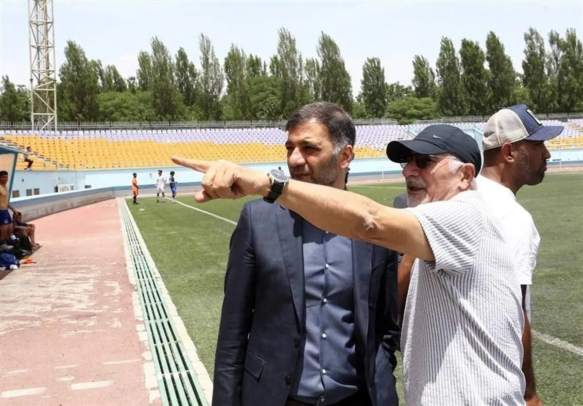 جلوی کسی که بخواهد به استقلال ضربه بزند، می ایستم