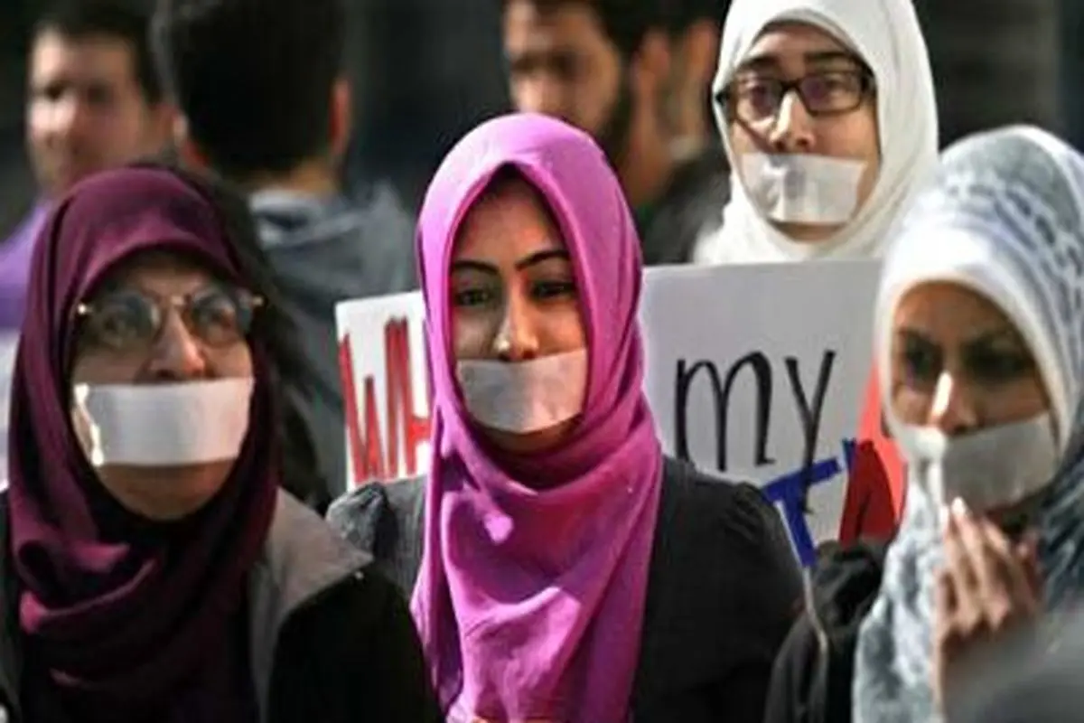 برداشتن اجباری حجاب برای دختران مسلمان در مدارس فرانسه+ فیلم