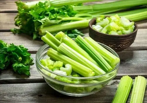 چطور خورشت کرفس لعاب دار شود؟