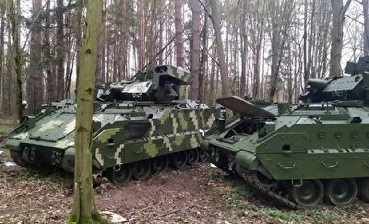 لحظه تسخیر خودروی رزمی پیاده نظام بردلی نیروهای امنیتی اوکراین توسط روسیه+ فیلم