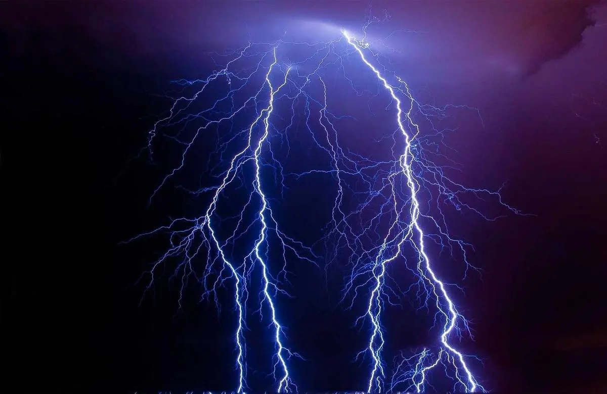 حس تازه‌ای که اصابت رعد و برق در این زن ایجاد کرد!+ عکس