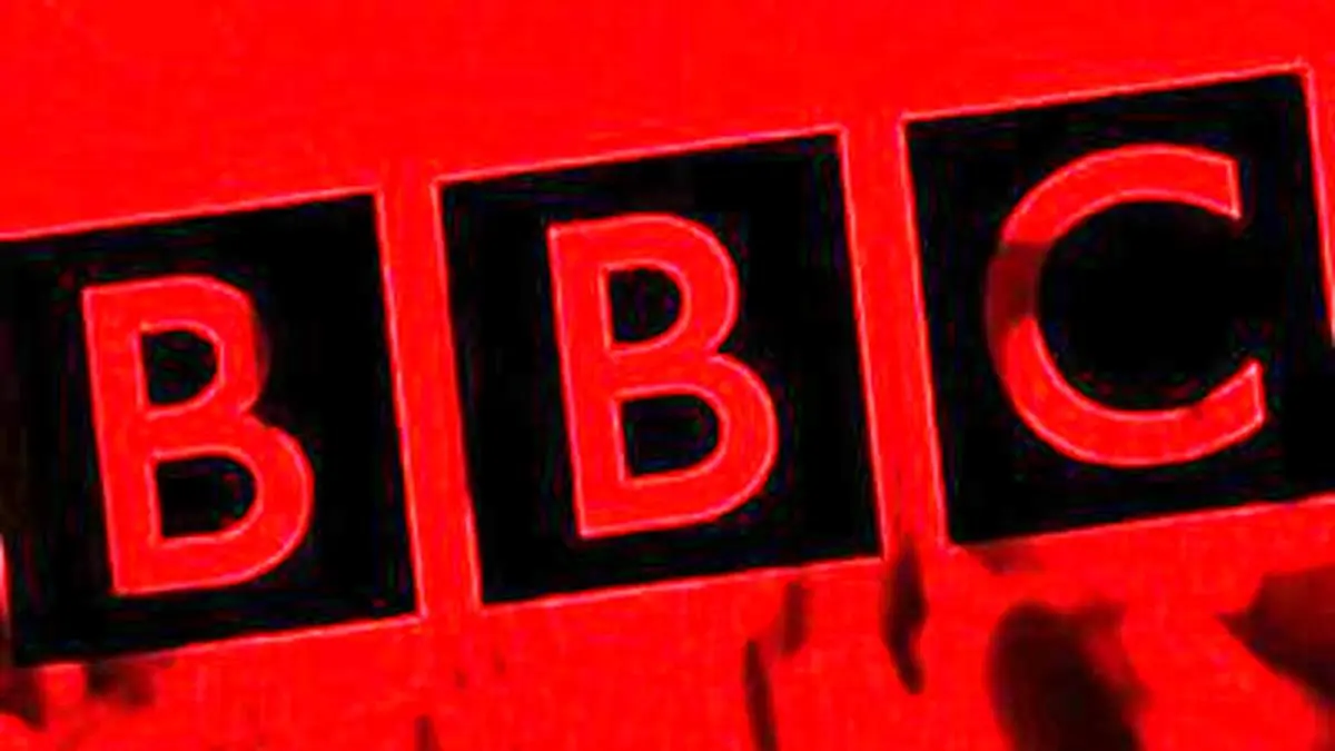 کارشناس ضد انقلاب در پاسخ به مجری BBC روی آنتن زنده: صدای واحد رو فقط از گوسفندا می شنوید بع بع بع!+ فیلم