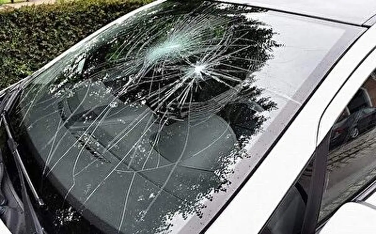 ویدیویی باورنکردنی از پودر شدن شیشه با نوشیدنی انرژی‌زا +فیلم