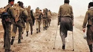تصویر کمتر دیده شده از سه رکن اول انقلاب در اتاق جنگ+ عکس