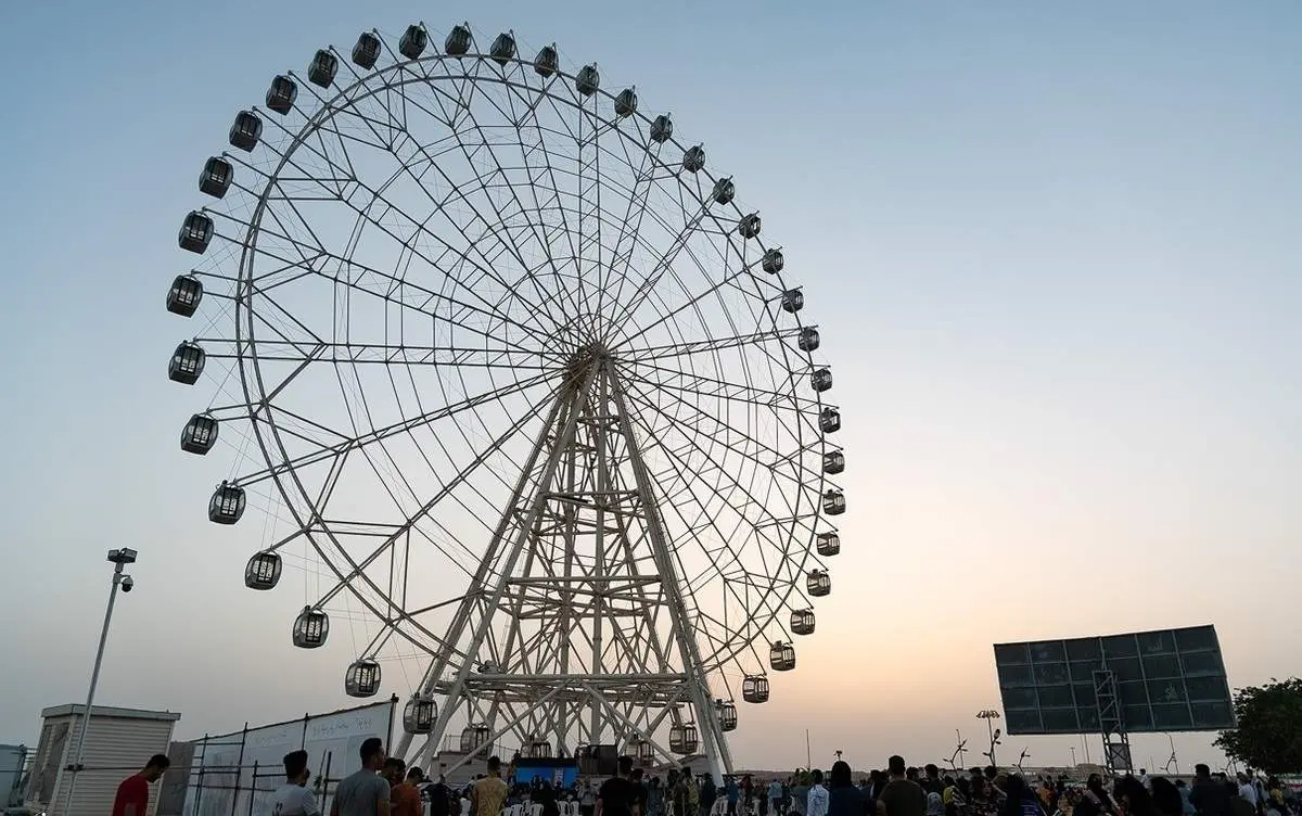 مصدومیت ۹ نفر بر اثر سقوط چرخ و فلک در شهربازی قزوین