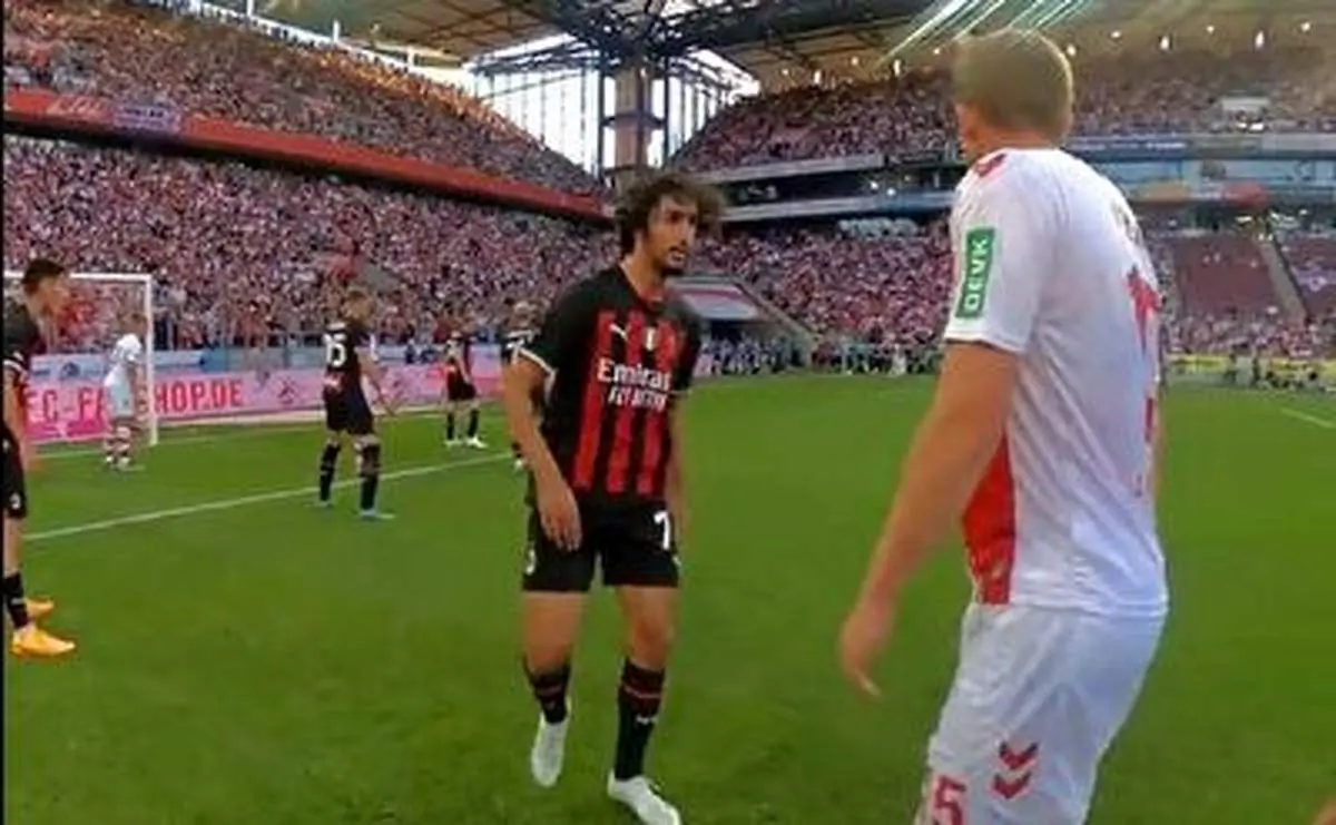 نصب دوربین روی بدن بازیکنان فوتبال حین بازی کلن و میلان+ فیلم