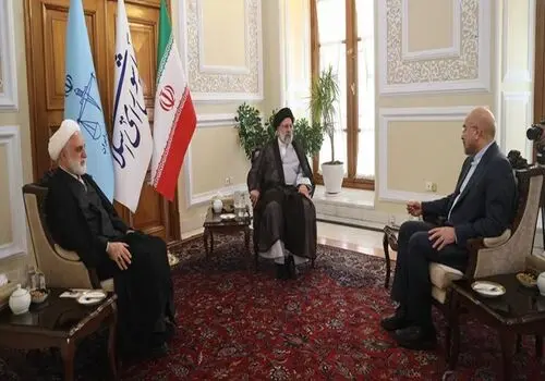 نشست سران سه قوه برای بررسی مسائل روز کشور برگزار شد + عکس