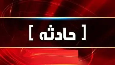 واژگونی کامیونت حمل تیرآهن در خیابان شریعتی