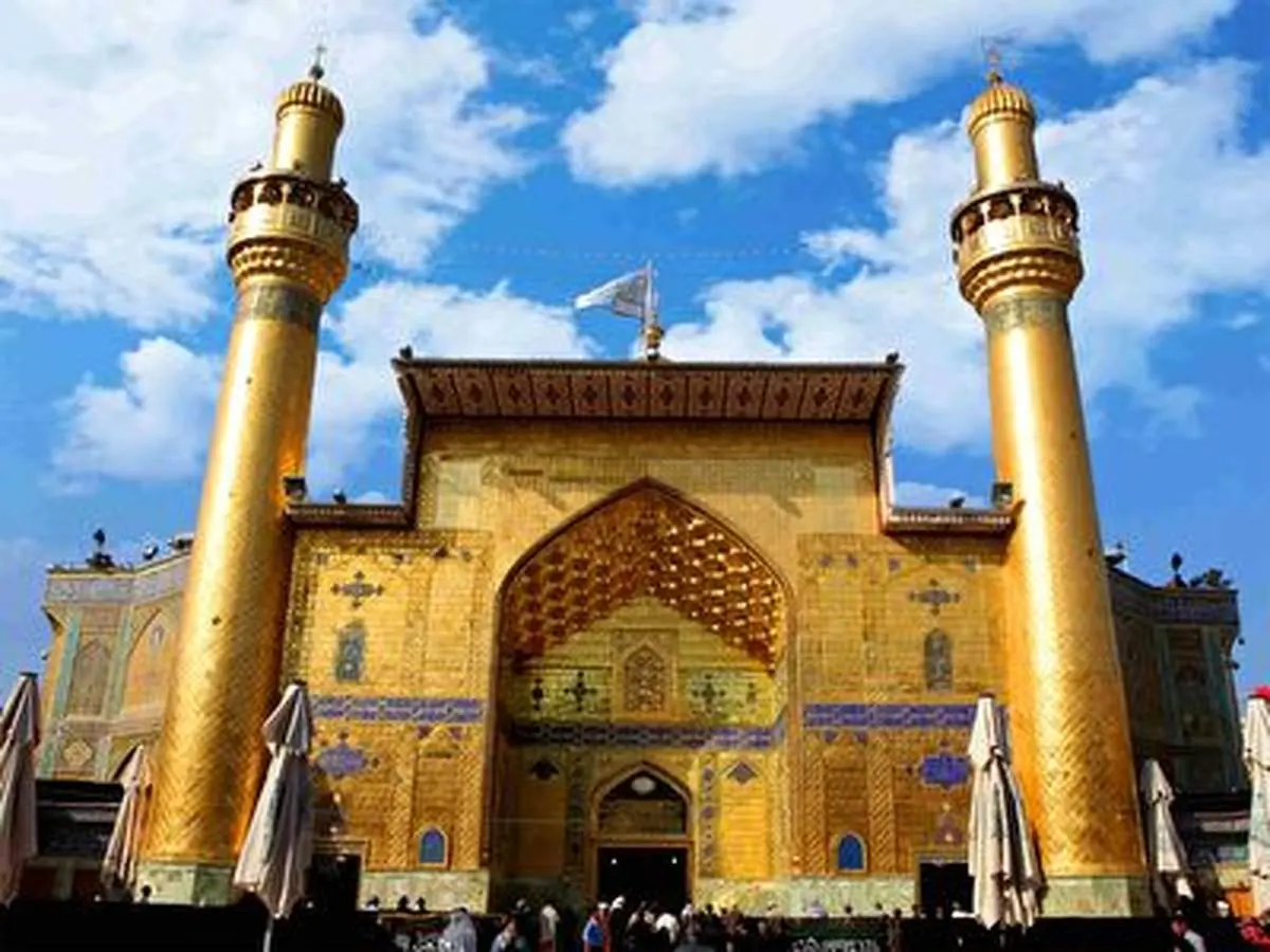 گل‌آرایی حرم مطهر امیرالمؤمنین در آستانه عید غدیر +فیلم