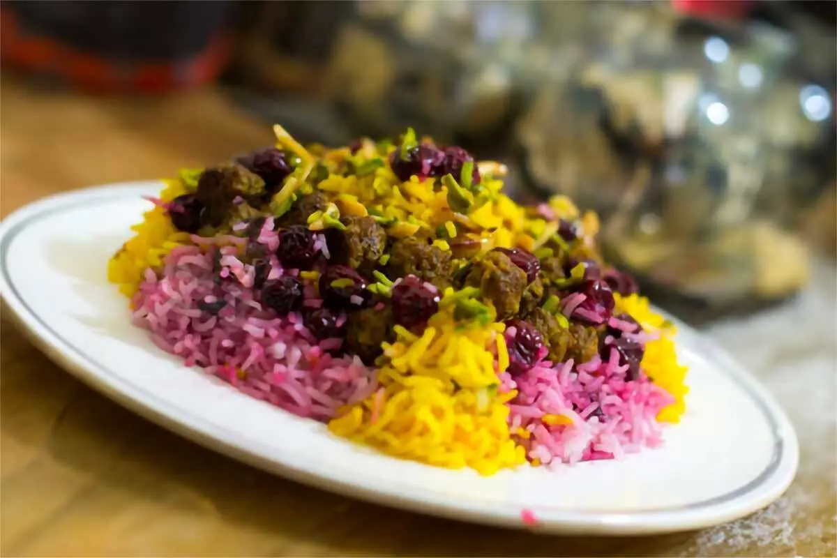 طرز تهیه آلبالو پلو با مرغ ریش ریش