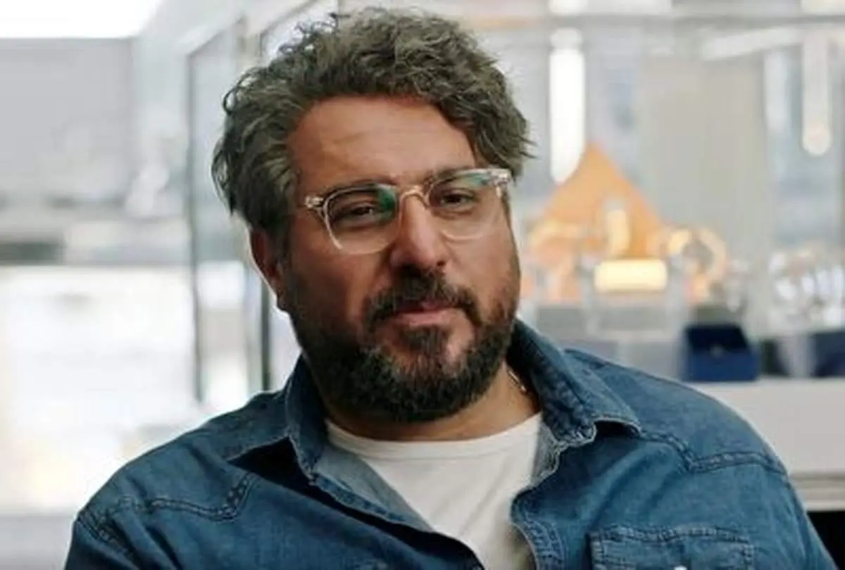 لگد محسن کیایی روی صحنه برنامه خبرساز شد+فیلم