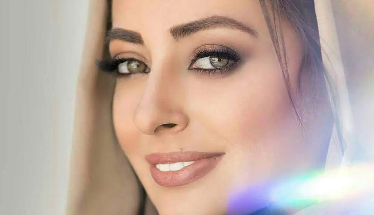 نفیسه روشن باز هم با تیپ زرد قناری غوغا کرد!+ عکس