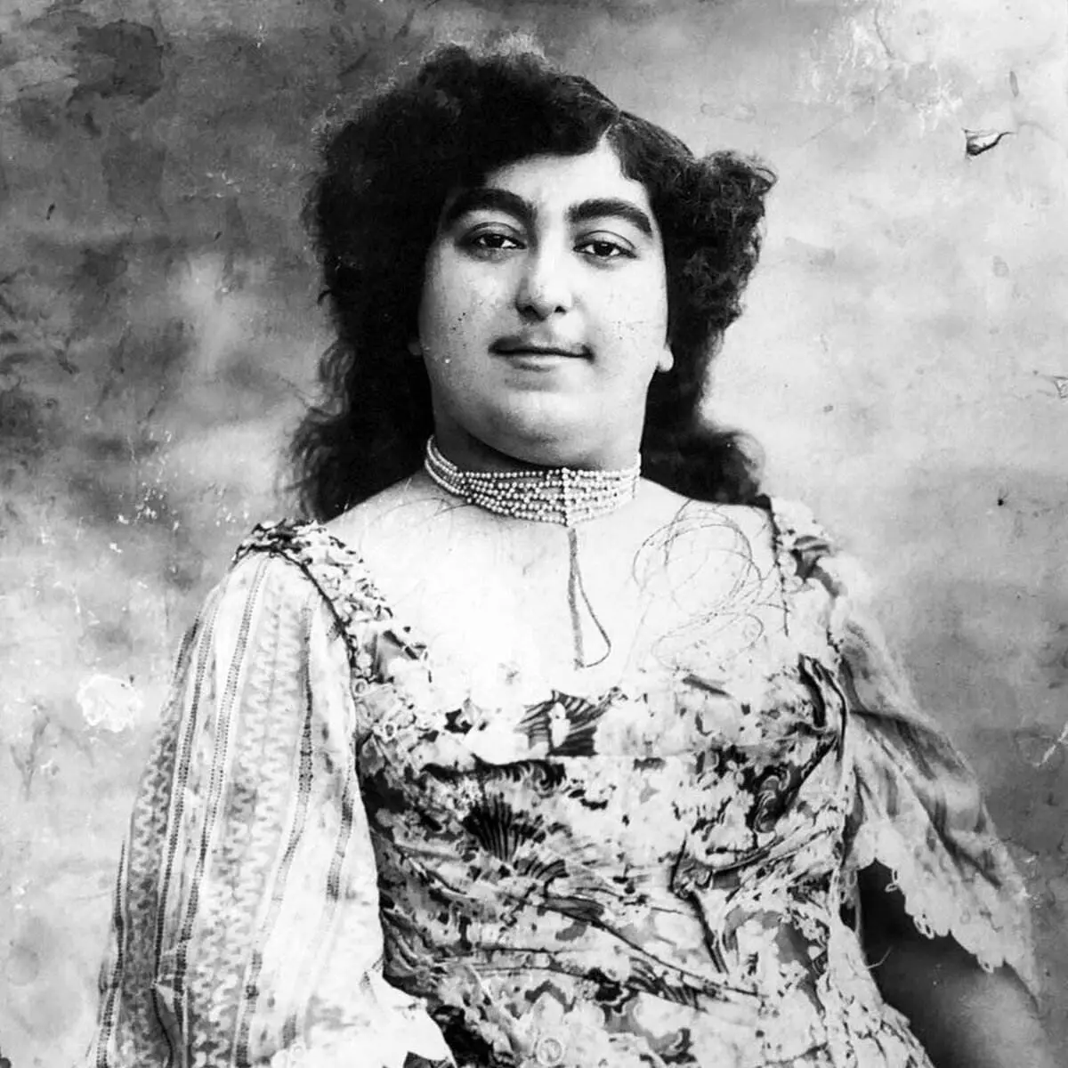 تاج السلطنه متفاوت ترین شخصیت قاجار + عکس