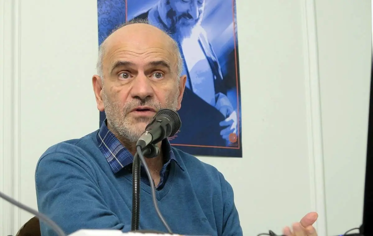 فرشاد مومنی: تمام کارهای ضدتوسعه را در برنامه هفتم قالب کرده اند!