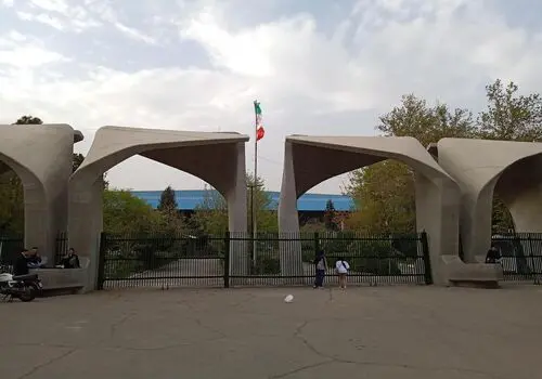 مناظره رئیس دانشگاه تهران با استاد مدعی اخراج+ فیلم