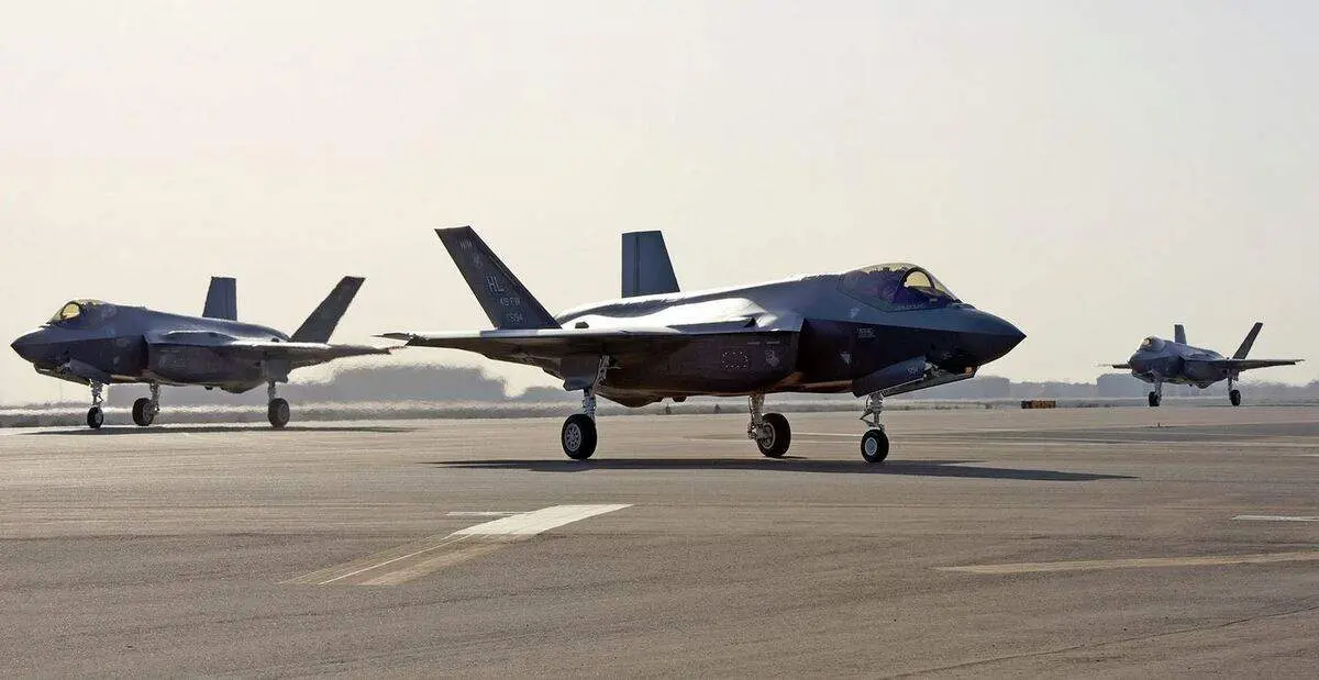 اعزام جنگنده های آمریکایی برای رویارویی احتمالی با قایقهای تندروی ایرانی